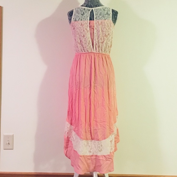 Pastel pink dress with lace - Picture 2 of 3